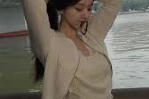 韩红口碑崩塌黑历史被扒官媒出手锐评句句说到打工人心坎里